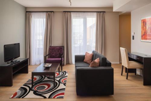Executive Two-Bedroom Suite image 10