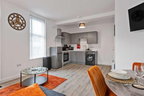 Inviting and modern 2 BR apartment walk to centre in Ballymacarrett