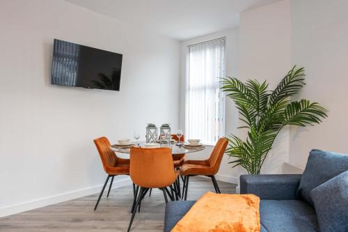 Inviting and modern 2 BR apartment walk to centre in Ballymacarrett