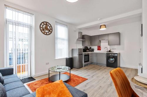 Inviting and modern 2 BR apartment walk to centre in Ballymacarrett