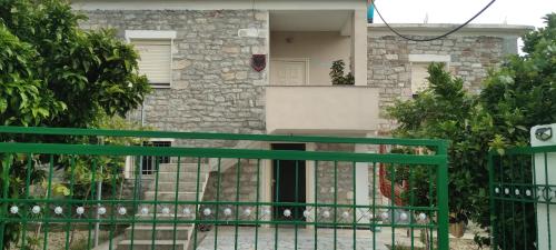 The stone house in Ninësh