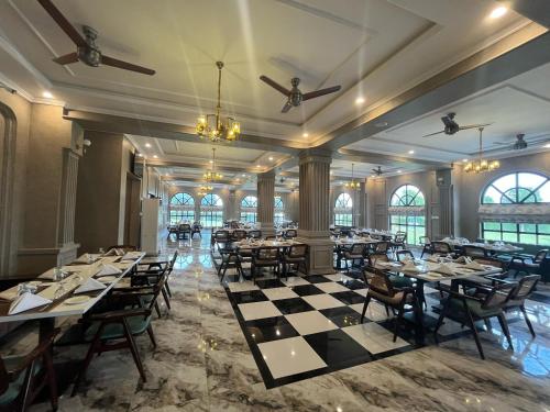 Restaurant, Alhamra Hotel in Gujrat