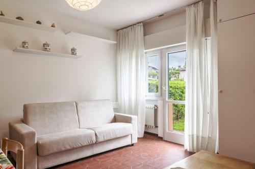 HOST4U - Loft del GARDA Residence with Pool, Front Lake Building
