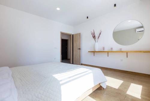 45 Kyiv Lovely Apartment in Nyvky Park in Svyatoshynskyj