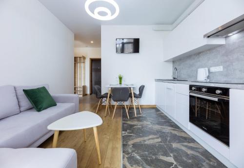 45 Kyiv Lovely Apartment in Nyvky Park in Svyatoshynskyj