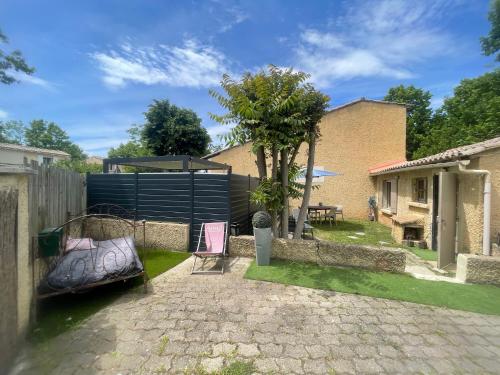 Kert, Jolie petite maison Avignon - Montfavet in Avignon