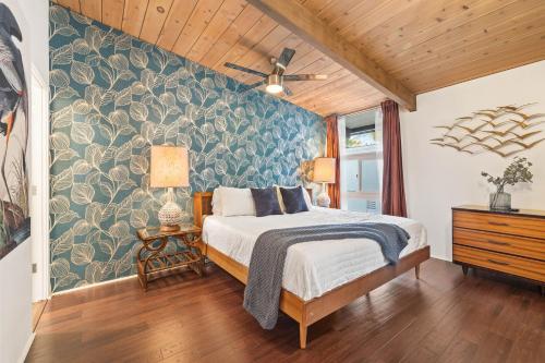 Luxury Hilltop Stay Pool, Firepit and Views in ลาเมซา (CA)