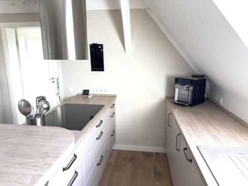 Kitchen, Stilvolle Dachgeschosswohnung am Teutoburger Wald in Steinhagen