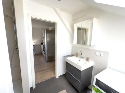 Bathroom, Stilvolle Dachgeschosswohnung am Teutoburger Wald in Steinhagen