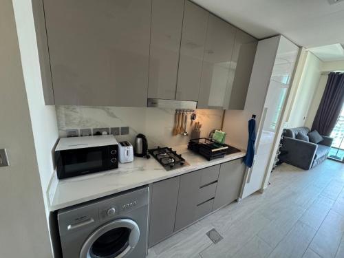 Cosy studio Free Parking Free unlimited drinkable water Near Downtown, Дубай (фото 9)