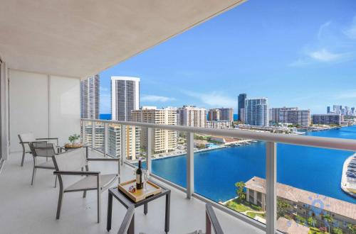 Infinite View |Balcony| Gym + Amazing Pool