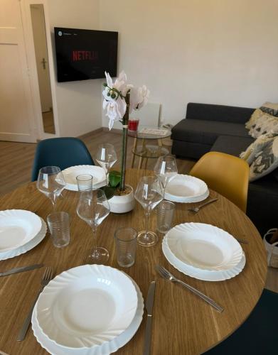 jaettu olohuone/TV alue, PARIS-MONTROUGE Magnifique Appartement 2 piece de 36m2 - tres cosy pour 1 a 5 personnes refait a neu in Montrouge