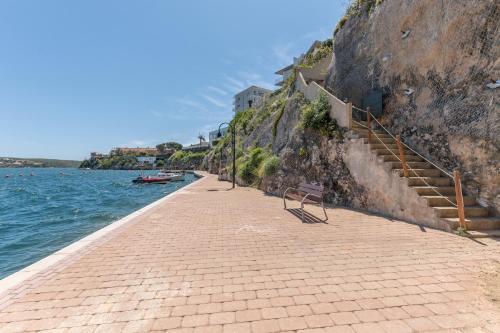 Hastinapura, acceso directo al mar in Es Castell