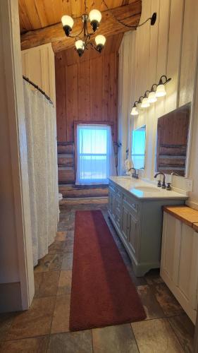 Vannas istaba, Firefly Creek Lodge in Honeoja (NY)