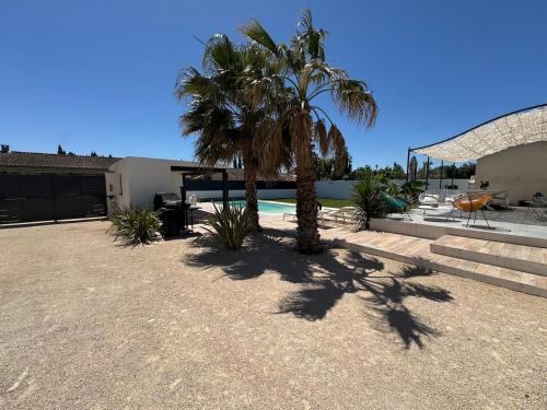Kert, Villa with pool, 4 bedrooms, near Saint-Rémy-de-Provence (Villa with pool, 4 bedrooms, near Saint-Remy-de-Provence) in Maillane
