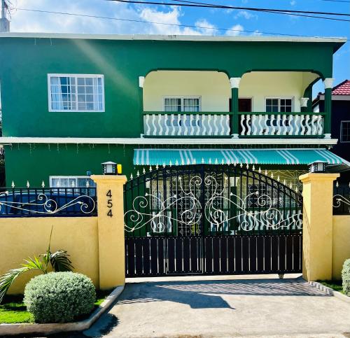 Exterior view, Olive Breeze in Runaway Bay