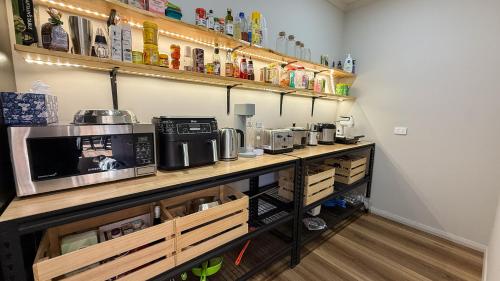 Marbles House - 4 Bedrooms, 8 Beds, Sleeps 10 - Pet Friendly in Hindmarsh Island