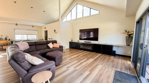 Marbles House - 4 Bedrooms, 8 Beds, Sleeps 10 - Pet Friendly in Hindmarsh Island