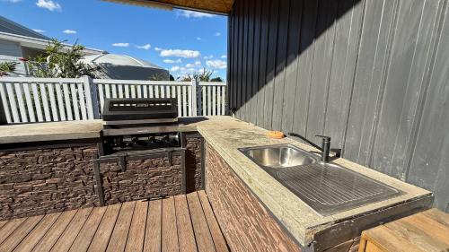 Marbles House - 4 Bedrooms, 8 Beds, Sleeps 10 - Pet Friendly in Hindmarsh Island