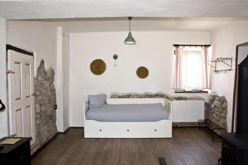 1 queen bed, 1 sofa bed