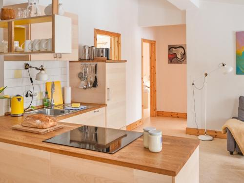 2 bedrooms, 4 beds