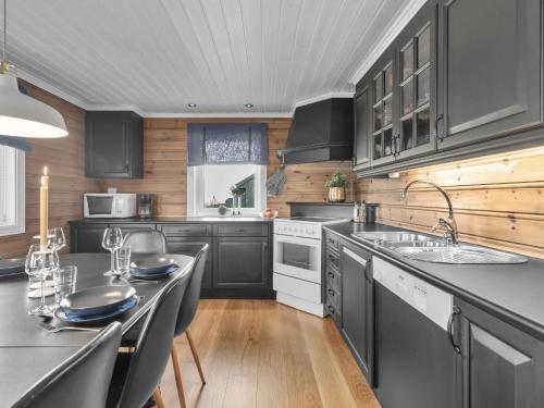 Holiday Home Utsikten by Interhome in Tjaldal