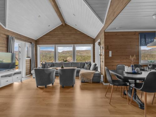 Holiday Home Utsikten by Interhome in Tjaldal