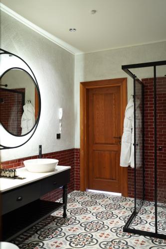 room detail thumbnail 2