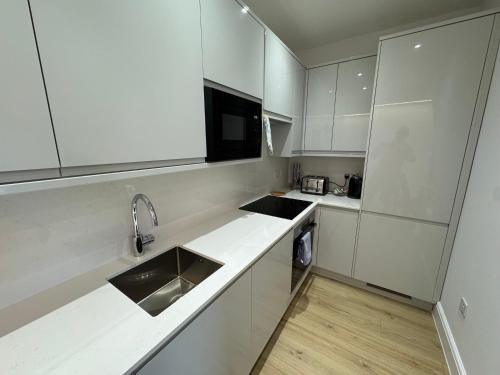 Brentwood Hotel & Apartments in Brentwood