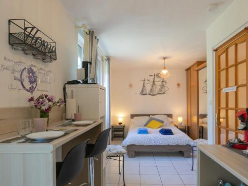 . Studio Les Hortensias by Interhome