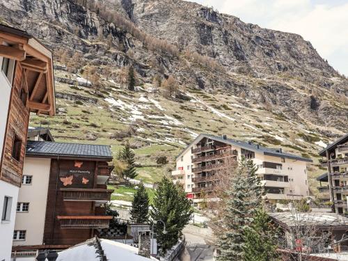 Apartment Haus Bellevue-7 by Interhome, Zermatt (photo 10)