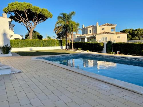 สระว่ายน้ำ, Vivenda Duas Sentinelas 42 in เปเรราส