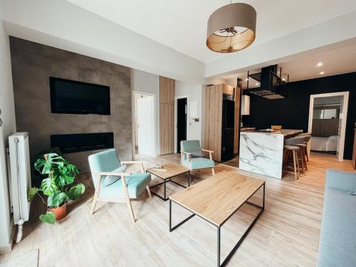 Sunlit luxurious flat at pagrati!, Athens