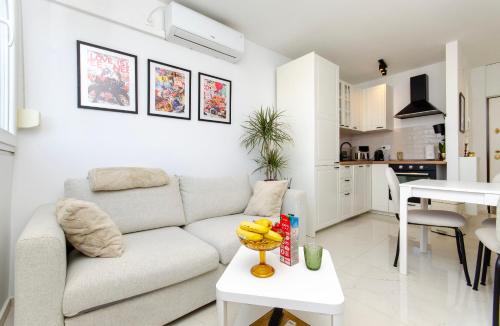 One-Bedroom Apartment image 10