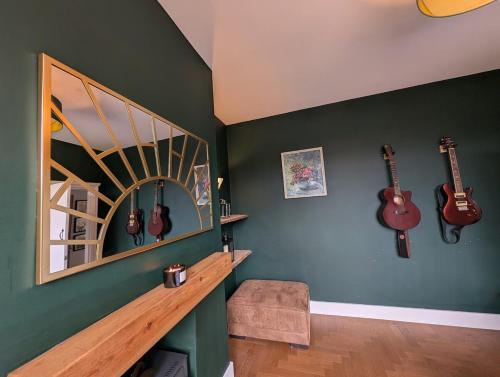 Luxury 3 bed house with off road parking for 2 cars, garden, 10 minutes from city-centre, Liverpool (photo 2)