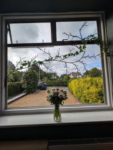 Luxury 3 bed house with off road parking for 2 cars, garden, 10 minutes from city-centre, Liverpool (photo 7)