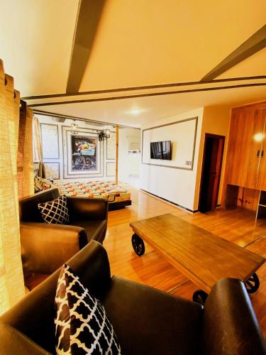 Facilities, Republika Central in Abbottabad