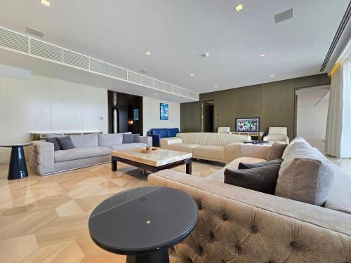 Venduras- 4BR Luxe Duplex Penthouse At Palm Private Pool, Dubai (foto 10)