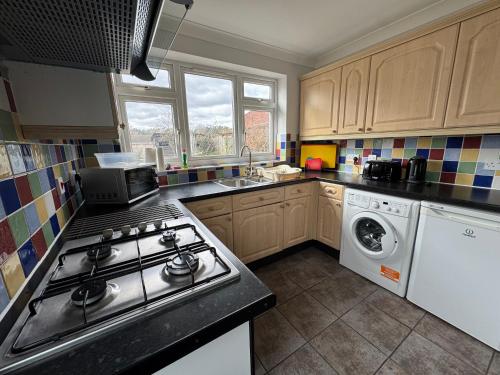 Brentwood Hotel in เบร็นวูด