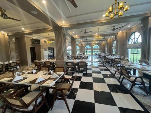 Restaurant, Alhamra Hotel in Gujrat