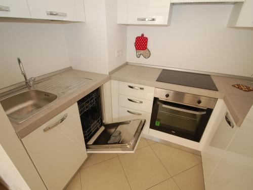 Apartment (4 Adults) image 7
