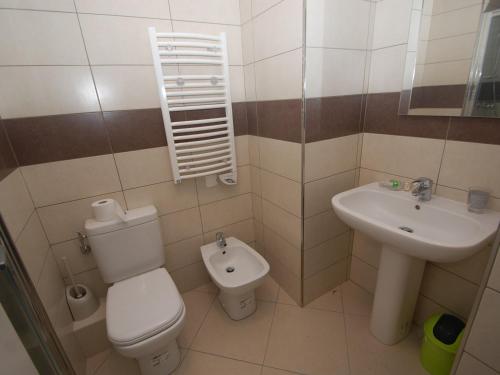 Apartment (4 Adults) image 6
