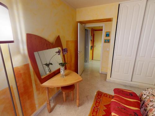 Apartment (4 Adults) image 8