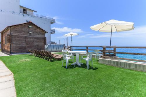 Сад, Sea Lofts - Kfar Abida Oceanfront Retreats in Батрун