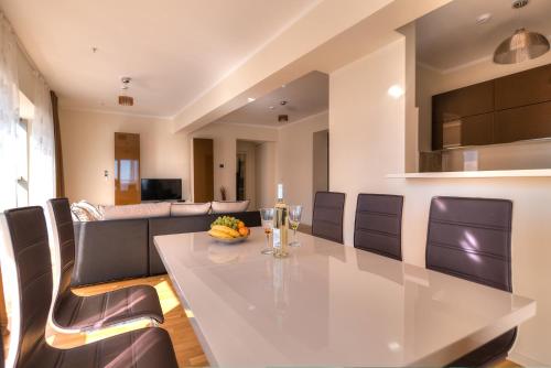 المرافق, Sea View Apartments MonteBook in Zavala