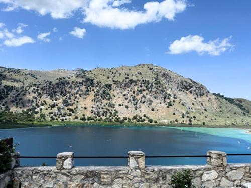 Lindas Villa In Unrivalled position in Kournas - Amazing View - Παραλία Κούρνα