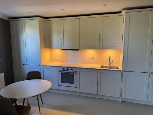 Aaron Glen Guest Apartments 2
