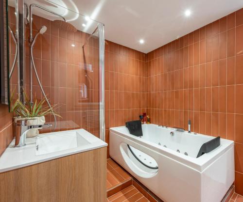 Le Dalmatie - Sauna - Jacuzzi - Clim - Gare SNCF, Тулуза