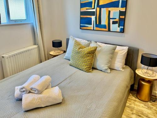 Ensuite Stylish Studio - 3 min to Trains - Pass The Keys - image 12