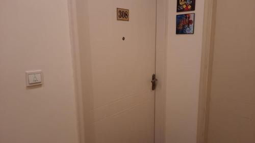 Comfortable 2 Bedroom Apt in E-11 for families only - image 2